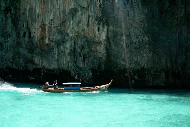 Beautiful wooden boat : the thailand longtail boat